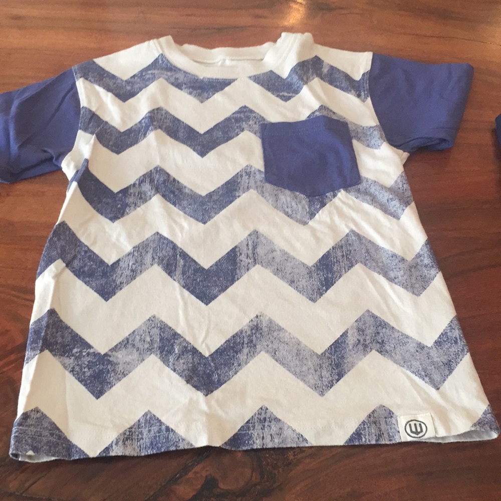 Wes and Willy blue zigzag T-shirt size 6